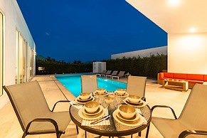 Modern 4 Bedroom Pool Villa - KHA5