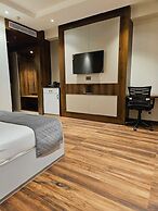 Four Leaf Hotel Akosha