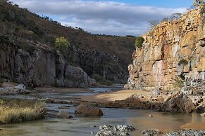 Madwaleni River Lodge - Babanango Game Reserve