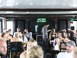 Oasis Party Cruise