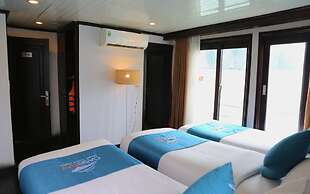 Oasis Party Cruise