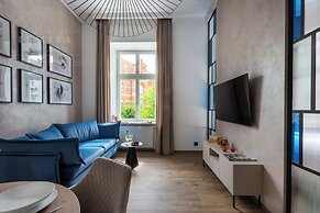 Canvas House by Fragola Collection