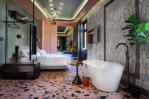 Canvas House by Fragola Collection