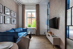 Canvas House by Fragola Collection