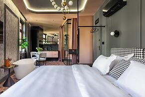 Canvas House by Fragola Collection