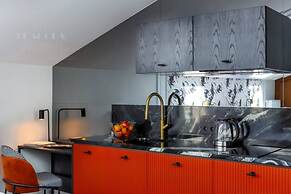 Canvas House by Fragola Collection