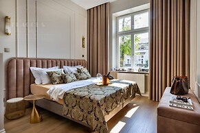 Canvas House by Fragola Collection