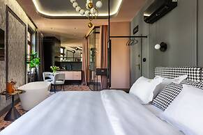 Canvas House by Fragola Collection
