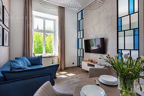 Canvas House by Fragola Collection