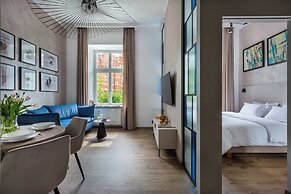 Canvas House by Fragola Collection