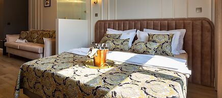 Canvas House by Fragola Collection