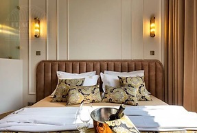 Canvas House by Fragola Collection