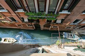 Venice Grand Canal Style Apt 3 - Locz