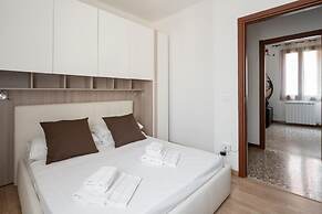 Venice Grand Canal Style Apt 3 - Locz