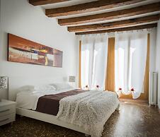 Accademia Charm 4 by Wonderful Italy