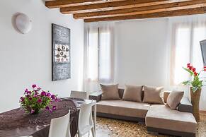 Accademia Charm 4 by Wonderful Italy