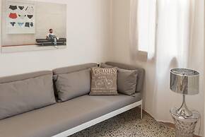 Accademia Charm 3 by Wonderful Italy