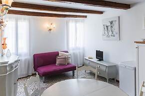Accademia Charm 5 by Wonderful Italy