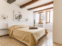 Accademia Charm 5 by Wonderful Italy