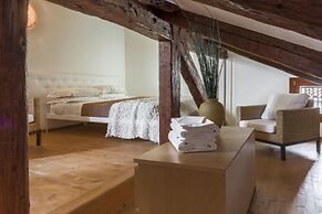 Accademia Charm 5 by Wonderful Italy