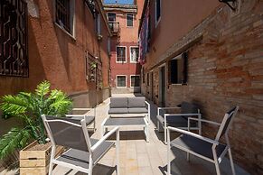 Herion Palace Apt 5 by Wonderful Italy