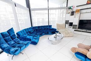 River Side View Luxury Penthouse Apartment