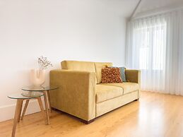Vibrant Host - Bonfim