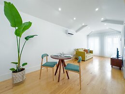 Vibrant Host - Bonfim