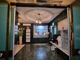 Hotel G7