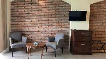 Los Altos Apartments & Studios