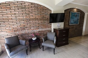 Los Altos Apartments & Studios