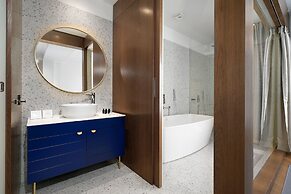 Dominic Smart & Luxury Suites - Edition