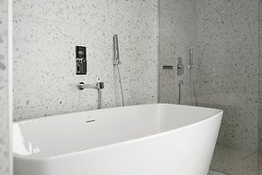 Dominic Smart & Luxury Suites - Edition