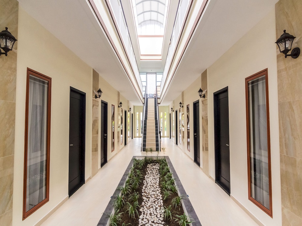 OYO Life 2735 Graha Nirwana
