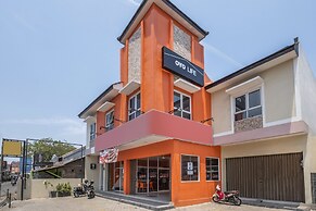 OYO Living 1877 Side Corner