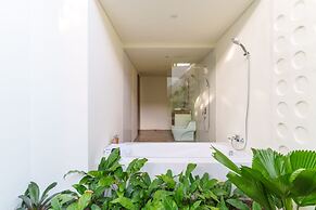 Ayom Suite