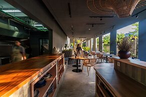 Ayom Suite