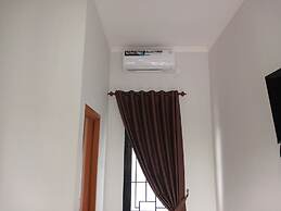 Super OYO 93085 Homy Stay Syariah