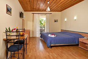 Studio Nikiti Beach