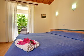 Studio Nikiti Beach