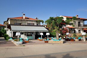 Studio Nikiti Beach