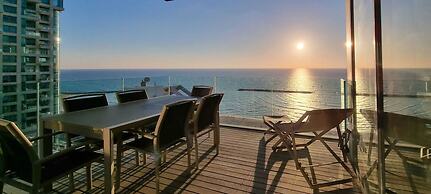 Hayarkon Blue Sea I