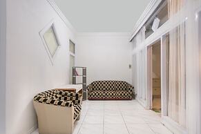 OYO Life 3055 Rumah Enin