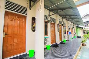 OYO Life 2553 Kost Daya