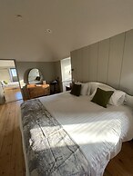 Holbrook Manor & Spa.
