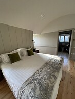 Holbrook Manor & Spa.