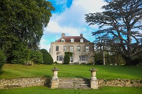 Holbrook Manor & Spa.