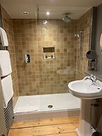 Holbrook Manor & Spa.