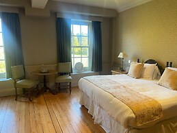 Holbrook Manor & Spa.