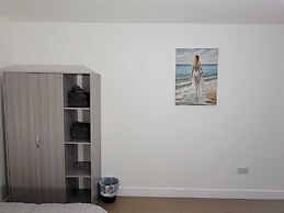Stunning 2-bed Apartment in Manchester Built 2023